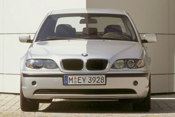 BMW 3 Series 2002 photo