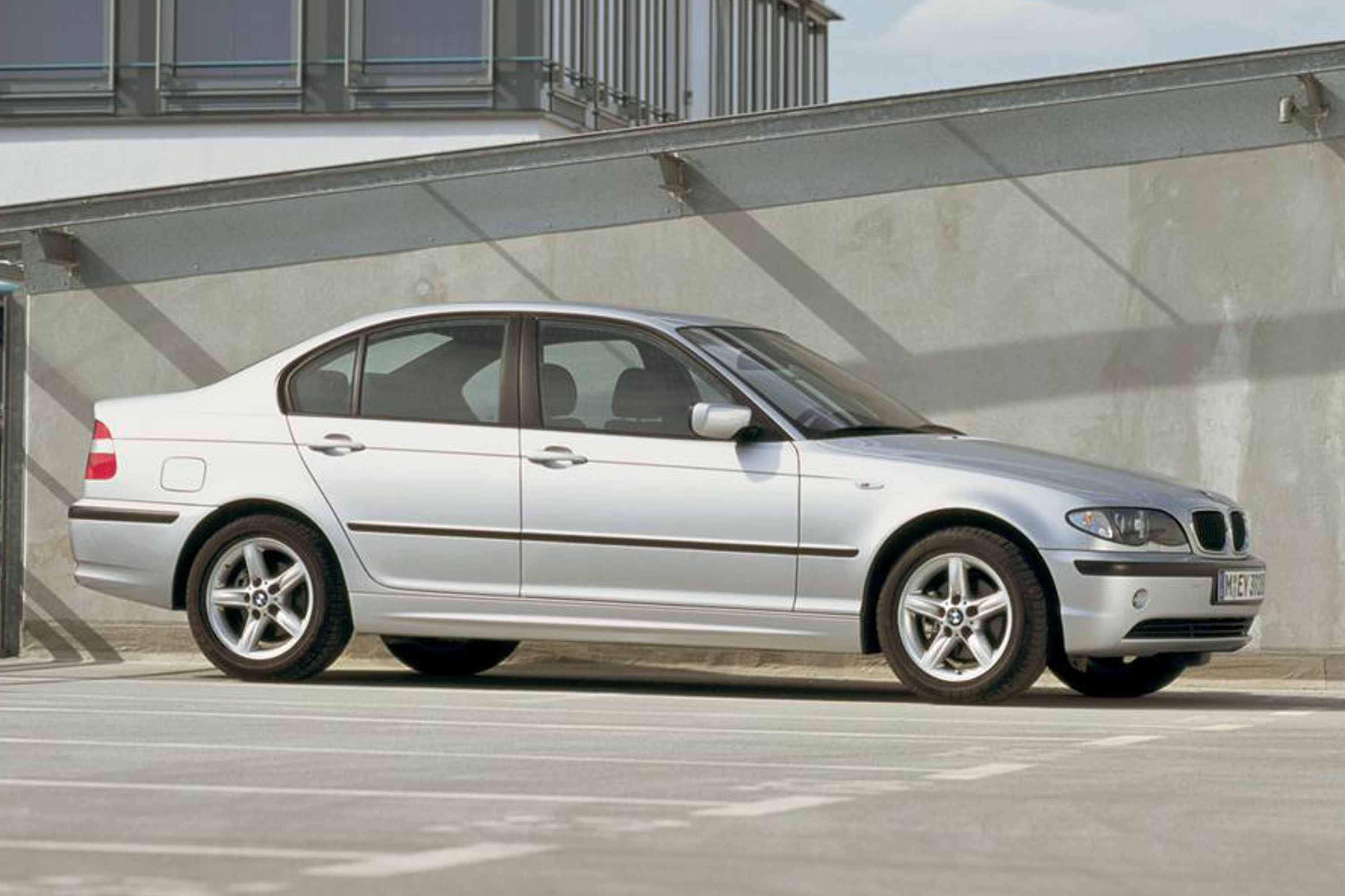 2002 BMW 3 Series public photo