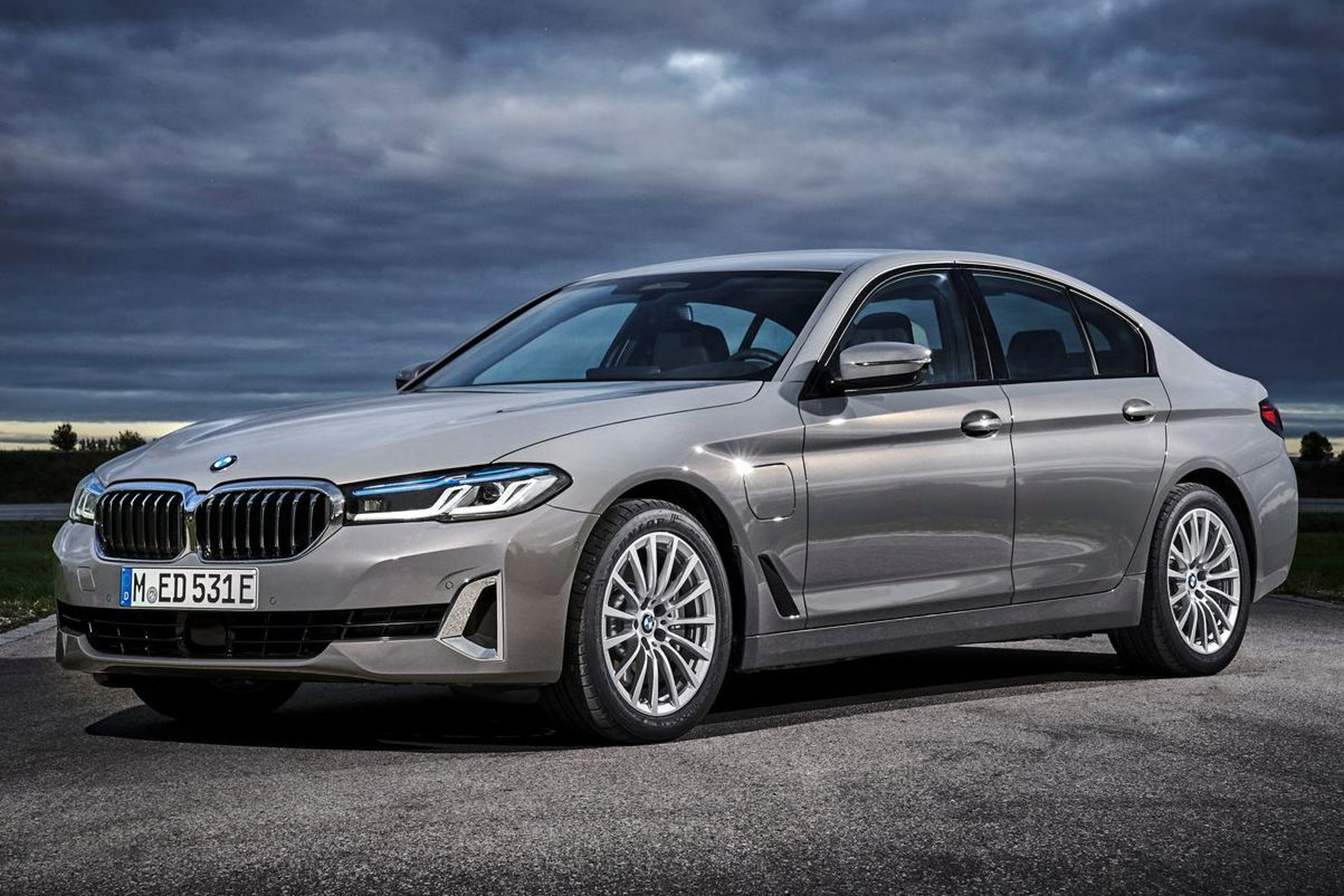 2021 BMW 5 Series 530e M Sport photo
