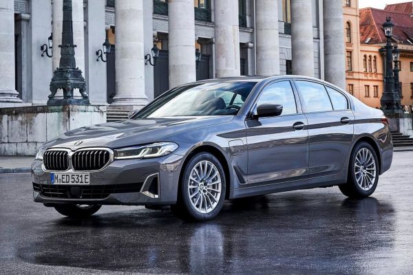 BMW 5 Series 2021 photo