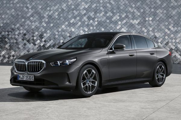 BMW 5 Series 2024 photo