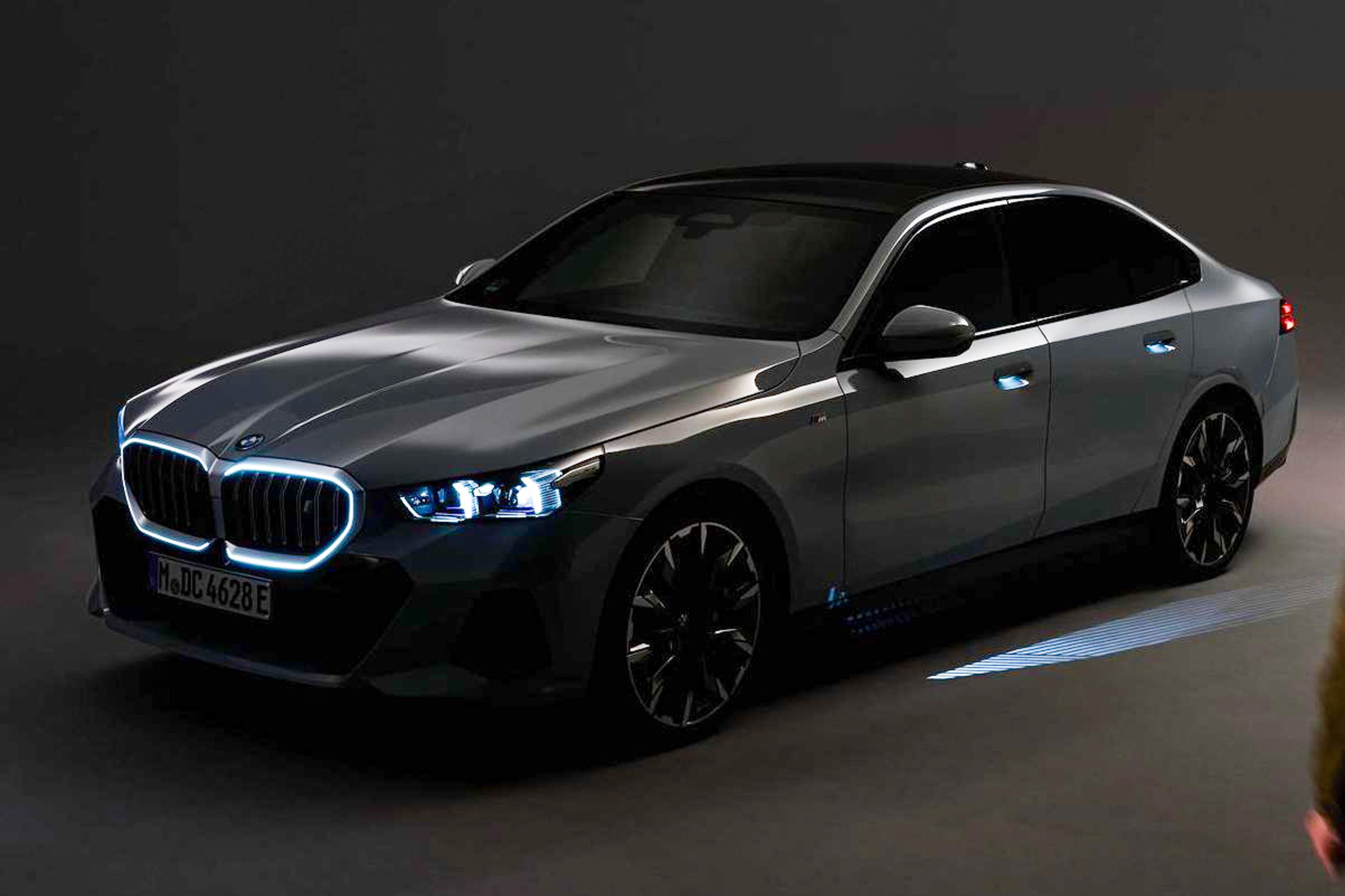 2024 BMW 5 Series 520i photo