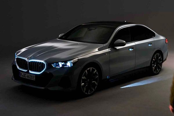 BMW 5 Series 2024 photo