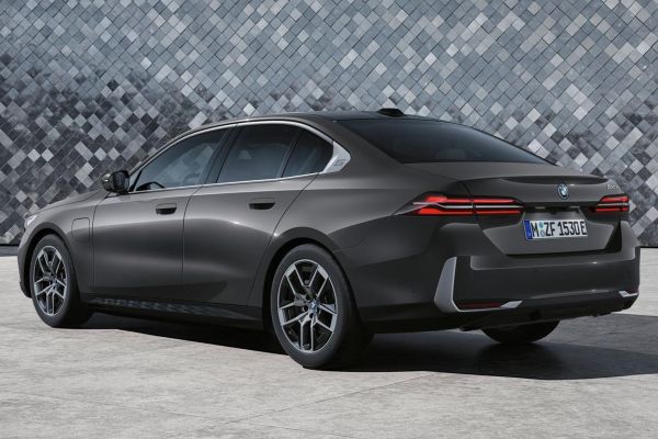 BMW 5 Series 2024 photo