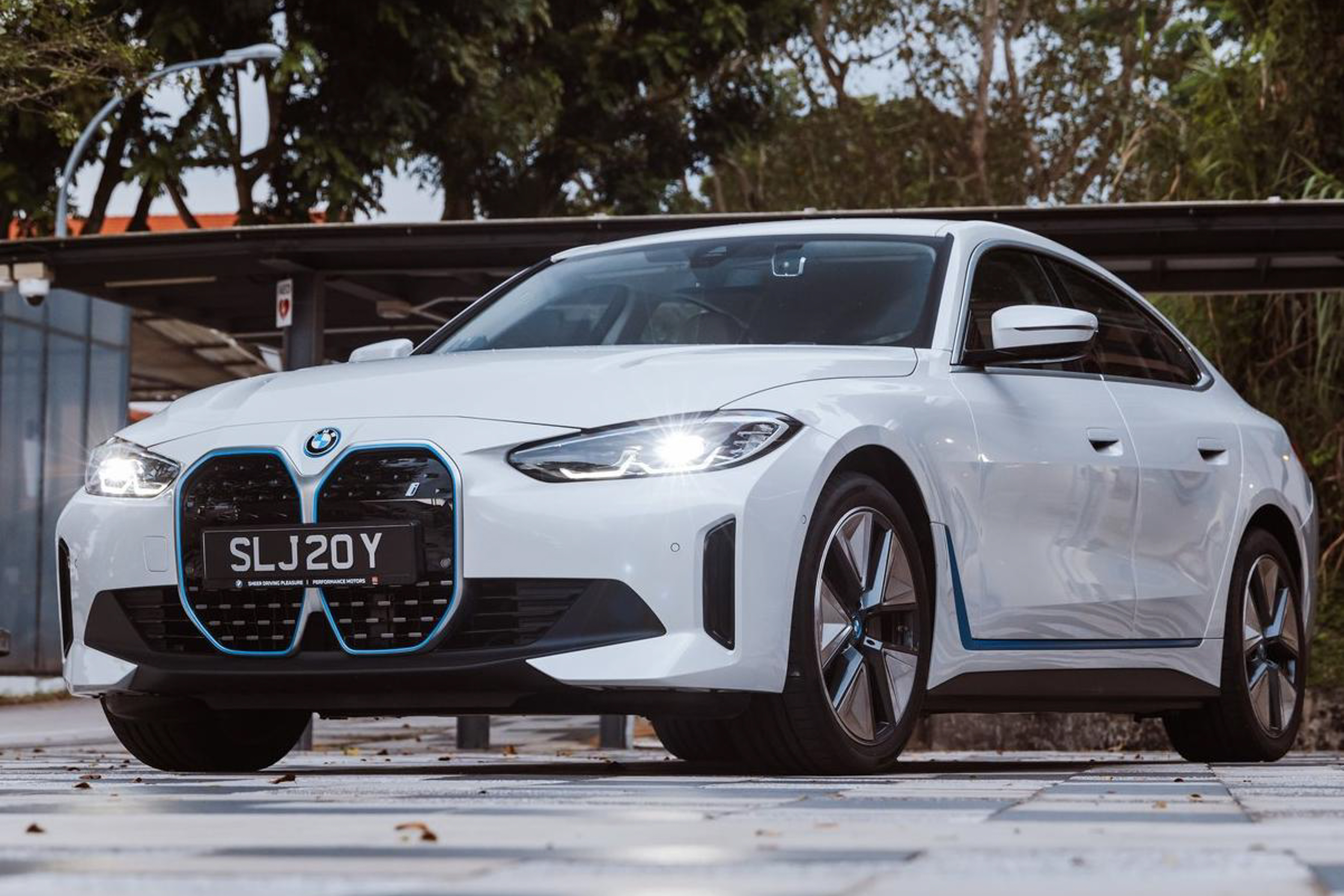 2022 BMW i4 M50 photo