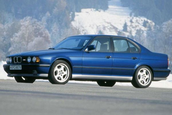 BMW M5 1995 photo
