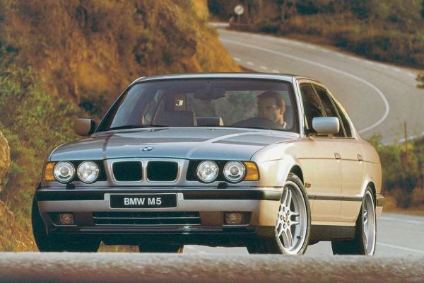 BMW M5 1995 photo