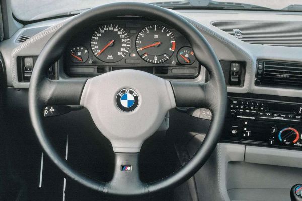 BMW M5 1995 photo