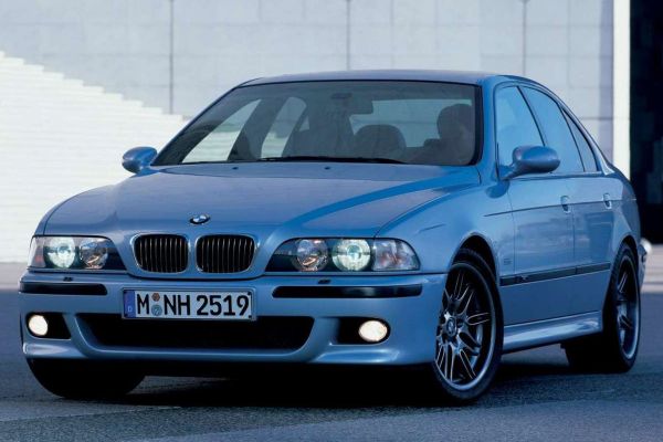 BMW M5 2001 photo