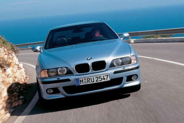 BMW M5 2001 photo