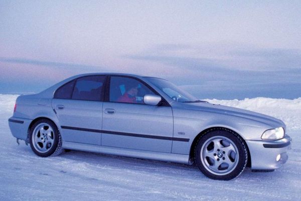 BMW M5 2001 photo