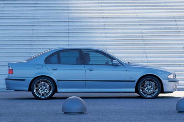 BMW M5 2001 photo