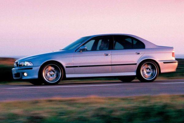 BMW M5 2001 photo