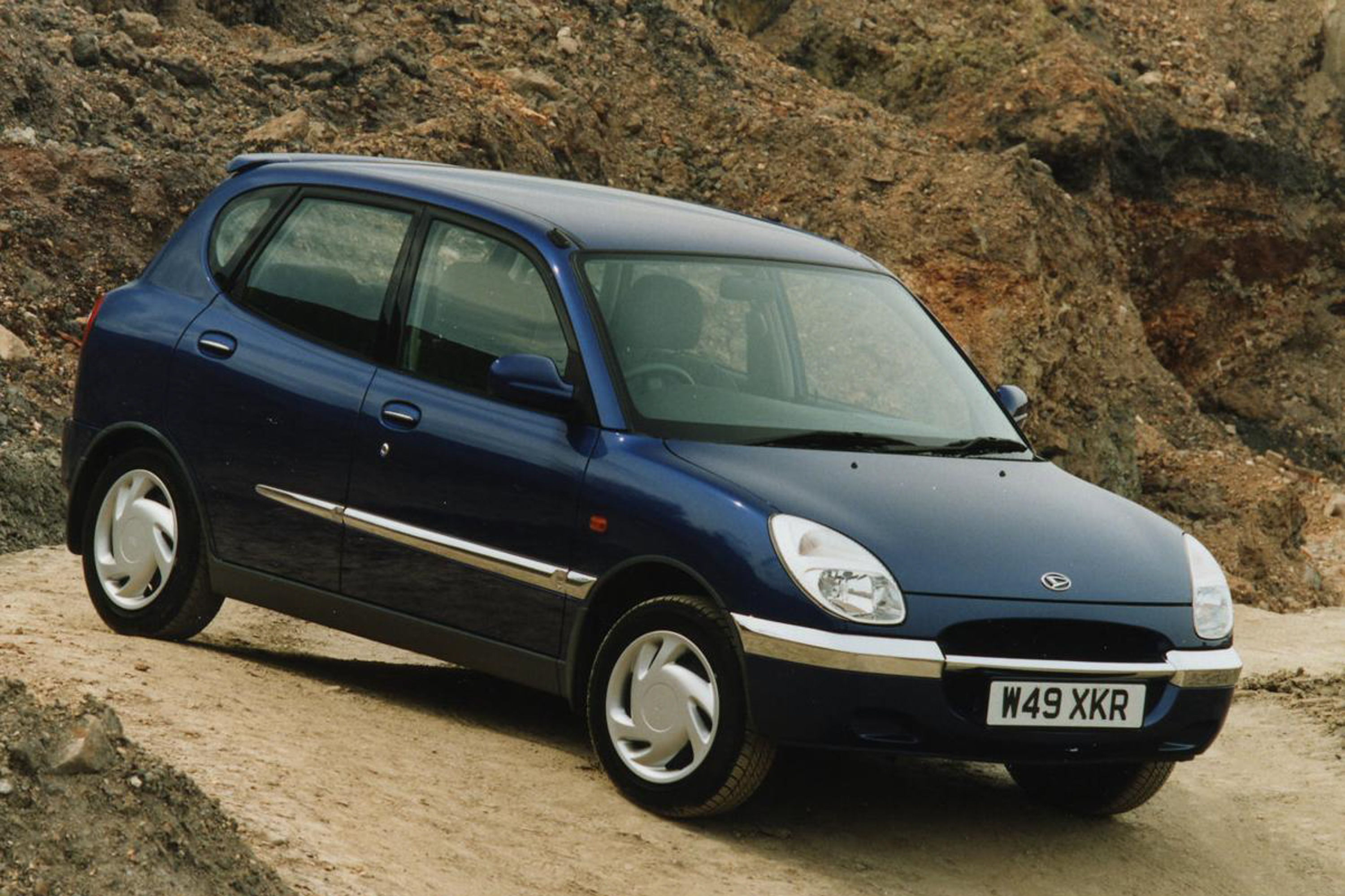 1999 Daihatsu Sirion public photo