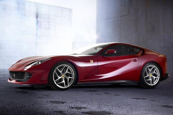 Ferrari 812 Superfast Official
