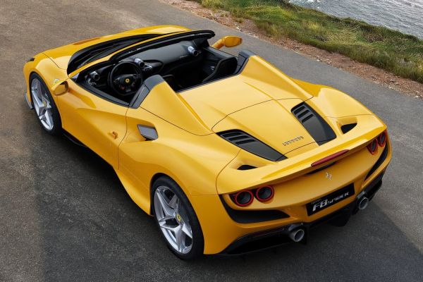 Ferrari F8 Spider Official