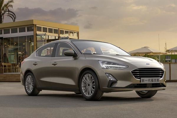 Ford Focus Sedan Official
