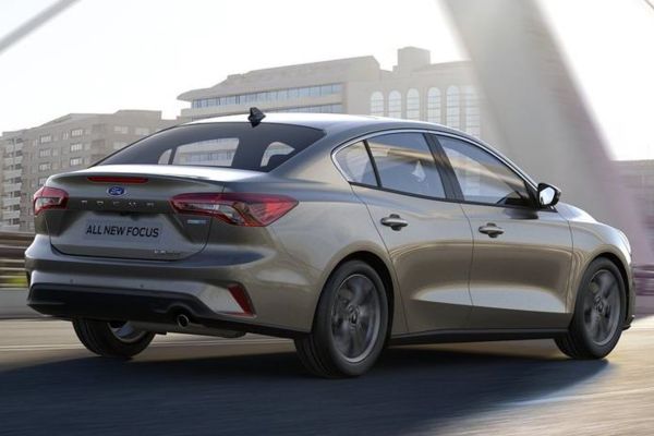 Ford Focus Sedan Official