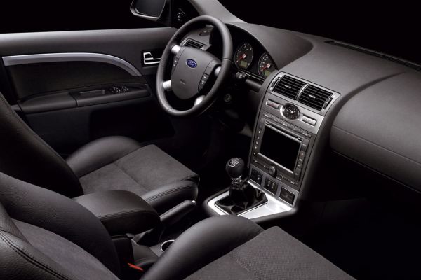 Ford Mondeo Official