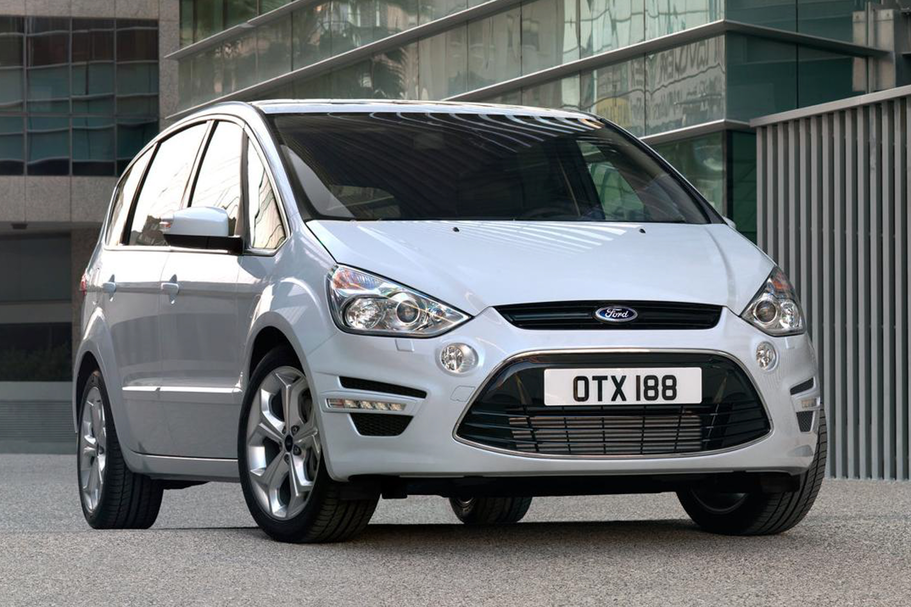 2011 Ford S-MAX public photo