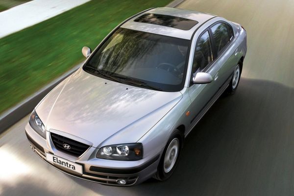 Hyundai Elantra 2004 photo