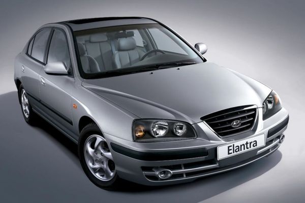 Hyundai Elantra 2004 photo