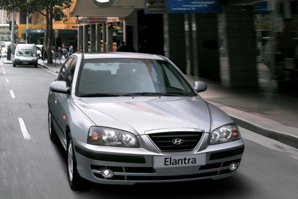 Hyundai Elantra 2004 photo