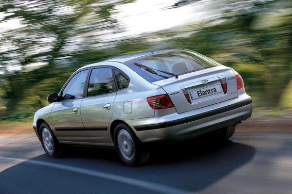 Hyundai Elantra 2004 photo