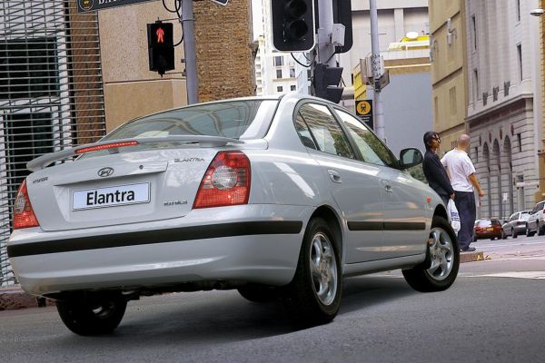 Hyundai Elantra 2004 photo