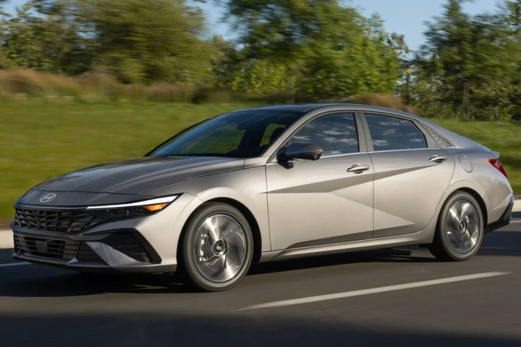 Hyundai Elantra Review