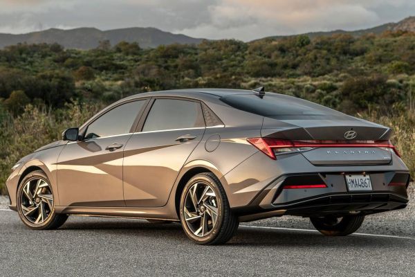 Hyundai Elantra Official