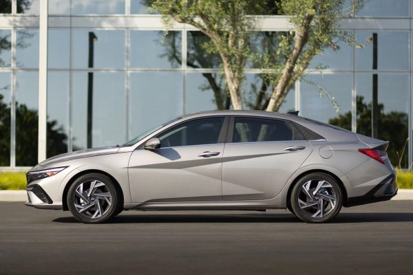 Hyundai Elantra Official