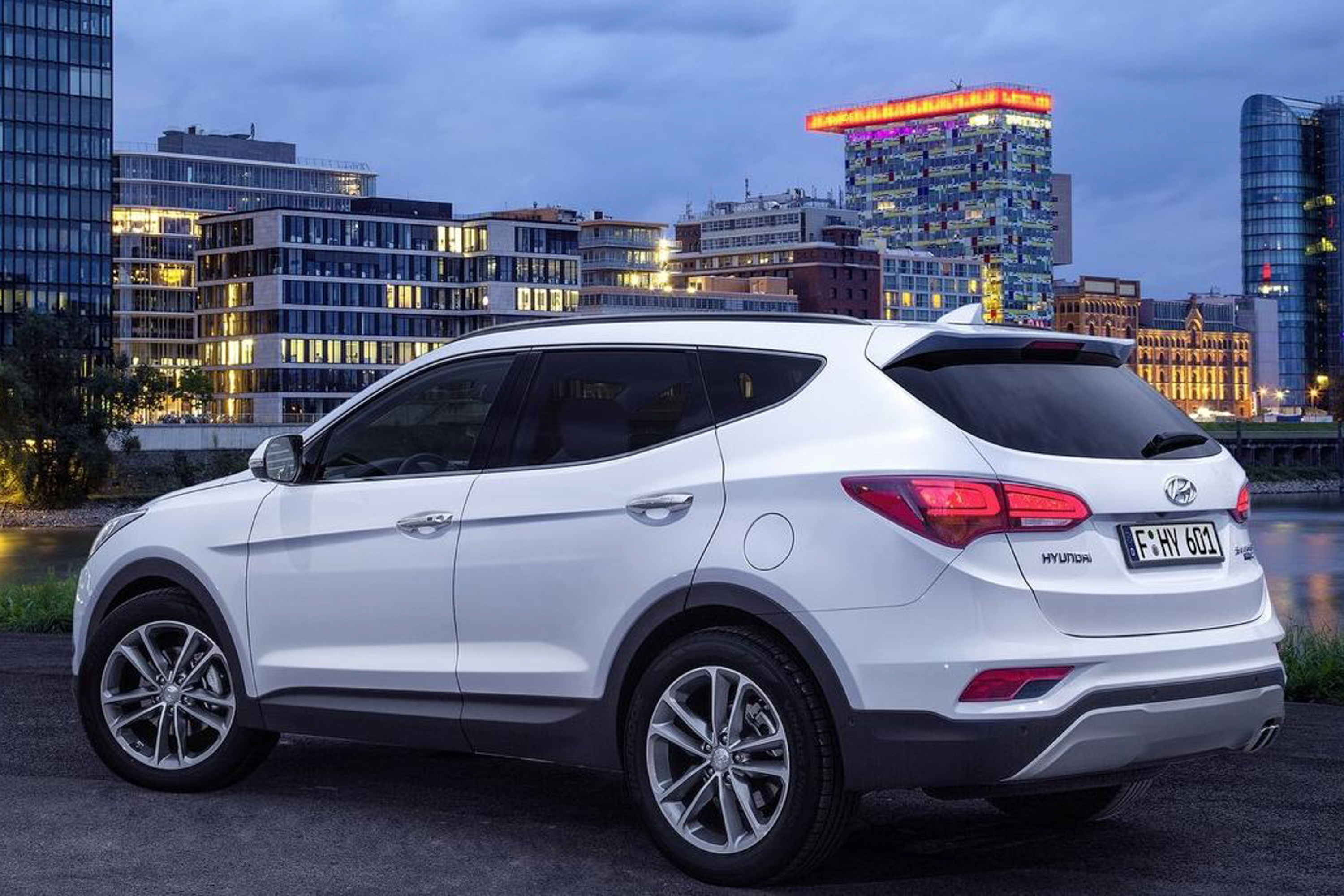 2016 Hyundai Santa Fe public photo