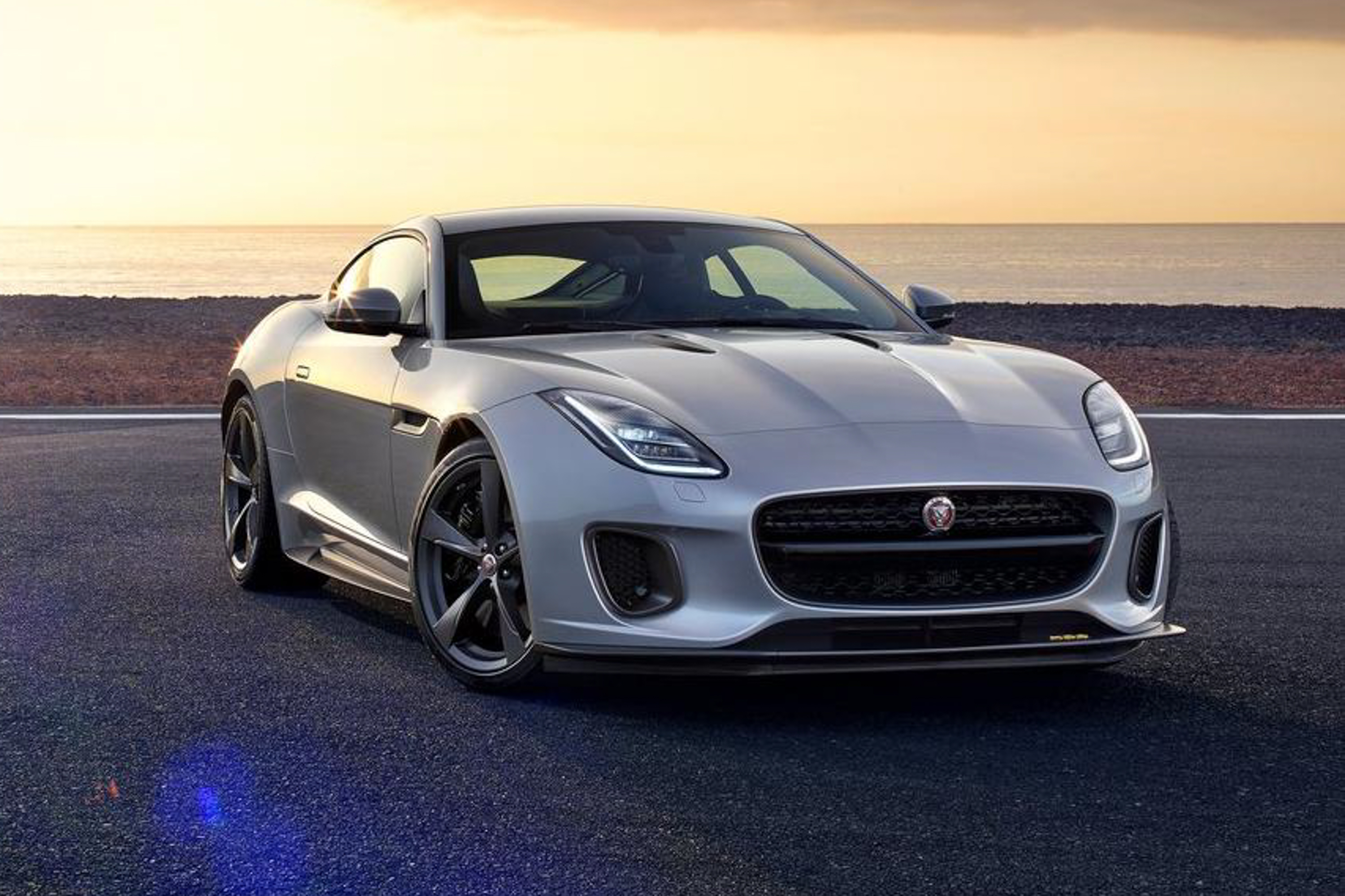 2018 Jaguar F‑TYPE SVR Coupé photo