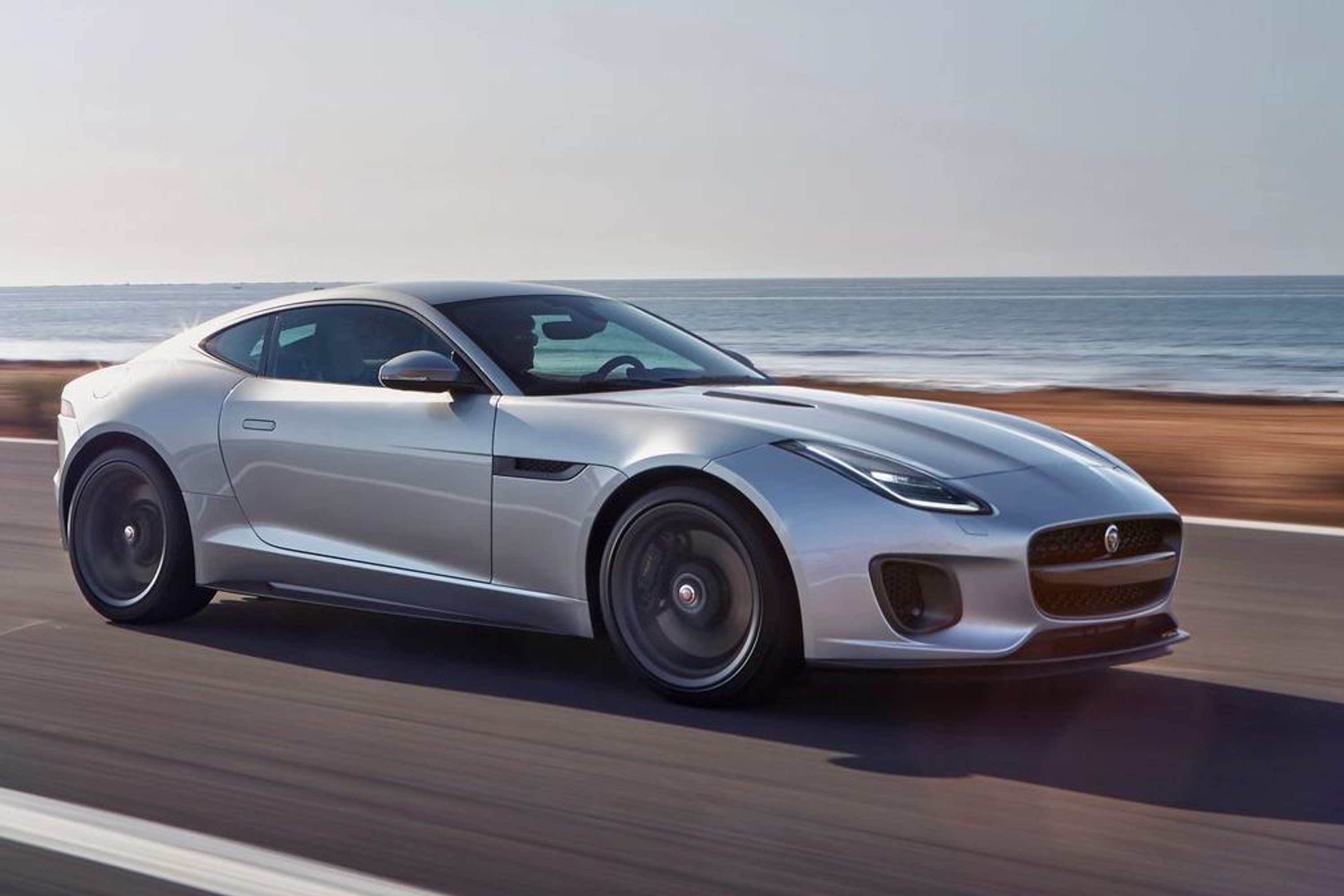 2018 Jaguar F‑TYPE SVR Coupé photo