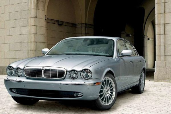 Jaguar XJ Official