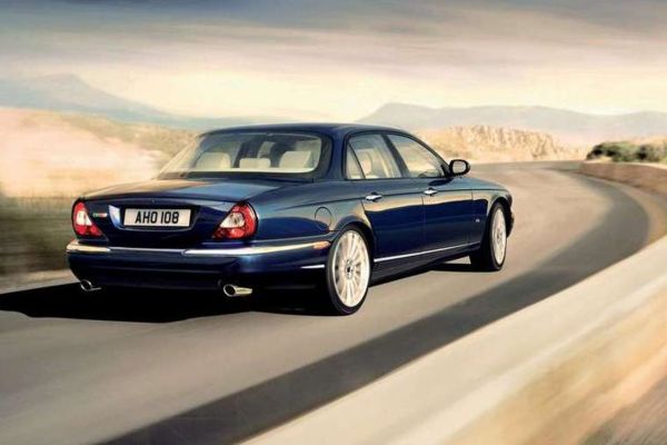 Jaguar XJ Official