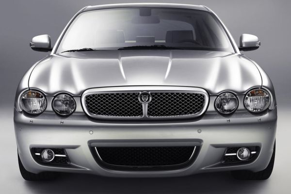 Jaguar XJ Official