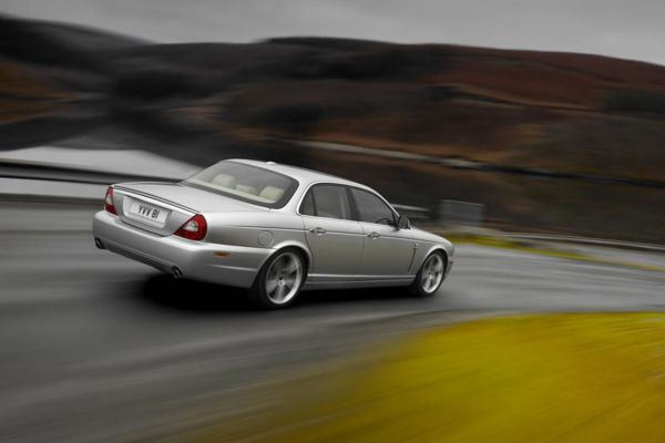 Jaguar XJ Official