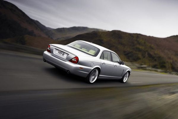 Jaguar XJ Official