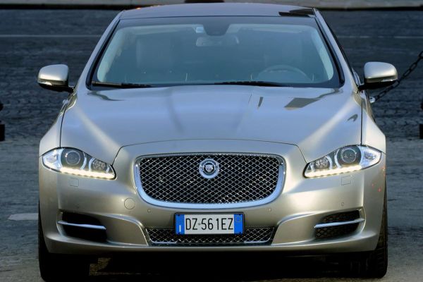 Jaguar XJ Official
