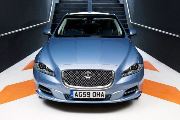 Jaguar XJ Official
