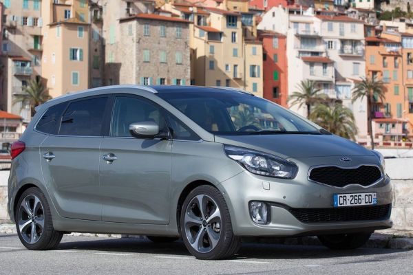 Kia Carens Official