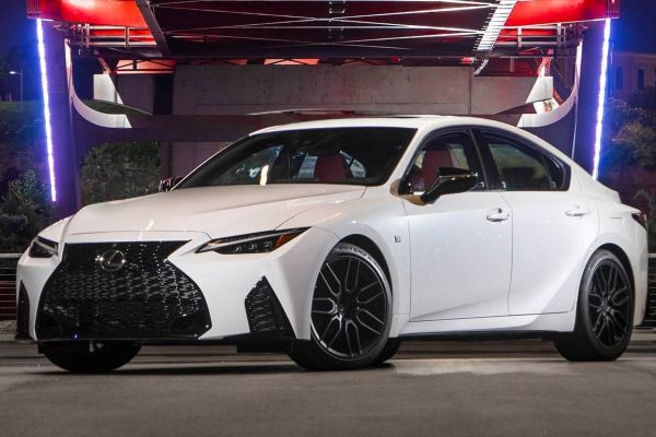 Lexus IS photo