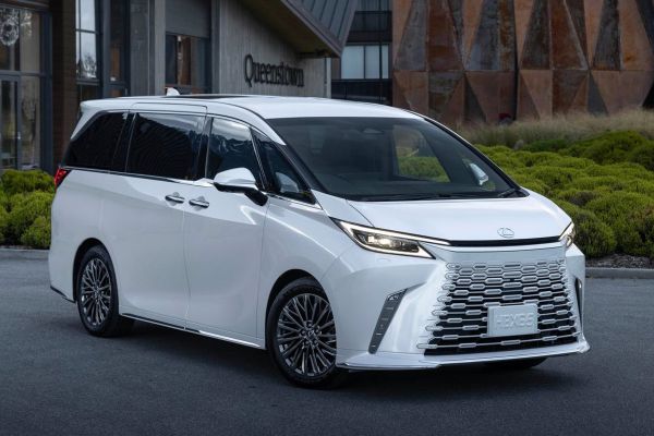 Lexus LM Official