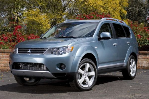 Mitsubishi Outlander Official