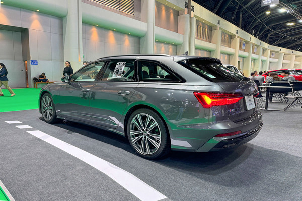 Audi A6 Avant งานแสดงรถยนต์