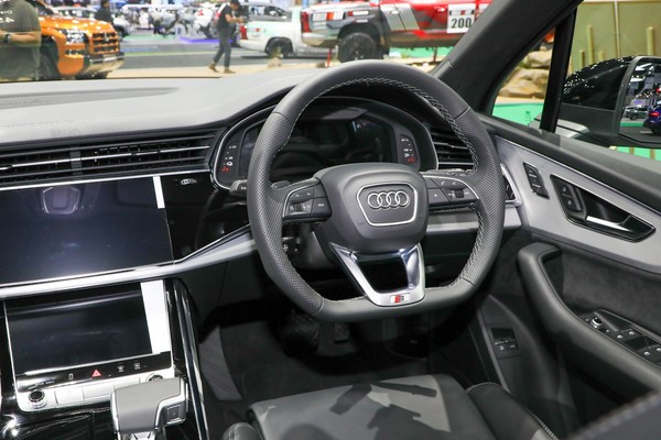 Audi Q7 งานแสดงรถยนต์