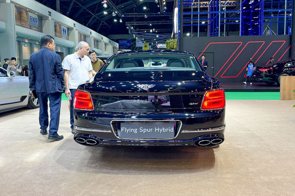 Bentley Flying Spur งานแสดงรถยนต์