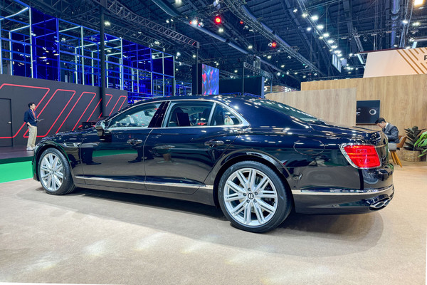 Bentley Flying Spur งานแสดงรถยนต์